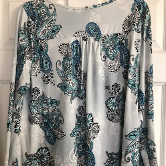 A Jesdani long sleeve paisley top size 1X - Picture 2 of 4